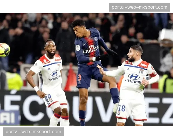 里昂官方为队内传奇前锋举办纪念赛，众多名宿到场